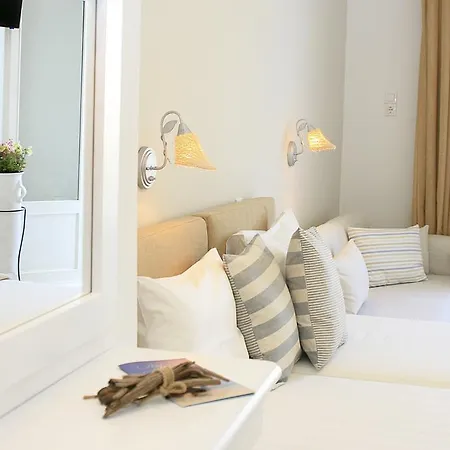 Hotel Paradissos Pera Gyalos