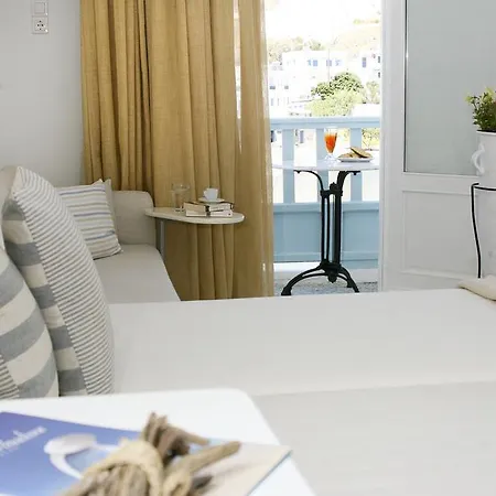 Paradissos Hotel Pera Gyalos