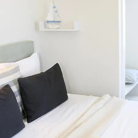 Paradissos Pera Gyalos