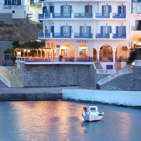 Paradissos Hotel Pera Gyalos