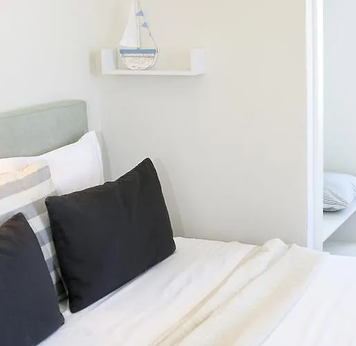 Paradissos Pera Gyalos