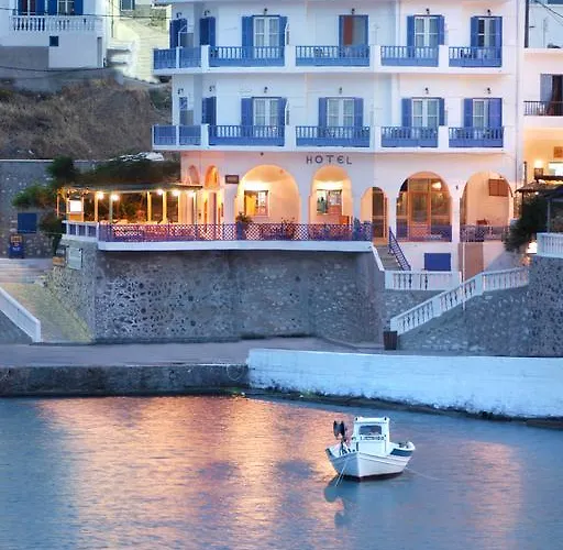 Paradissos Hotel Pera Gyalos